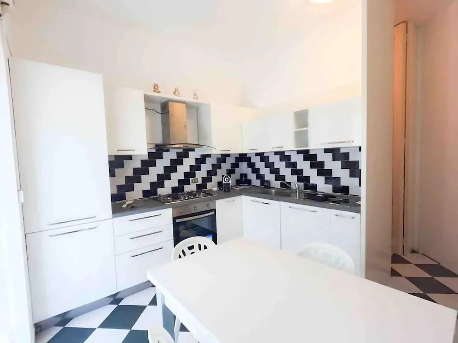 Appartamento Grazioso Con Parcheggio Privato 피아첸차 0*,