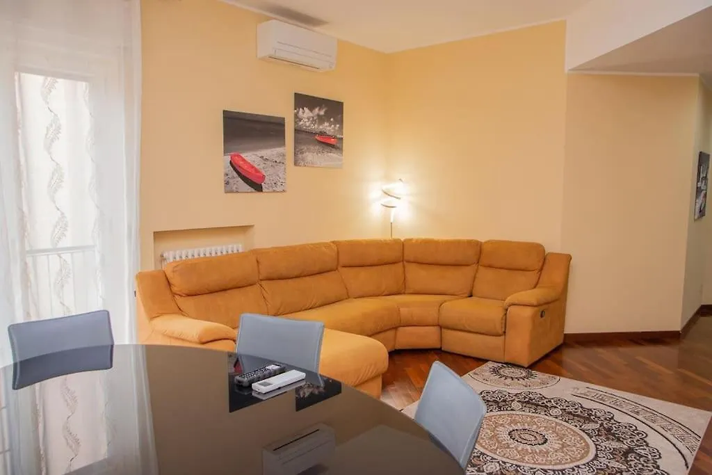 아파트 Appartamento Grazioso Con Parcheggio Privato 피아첸차