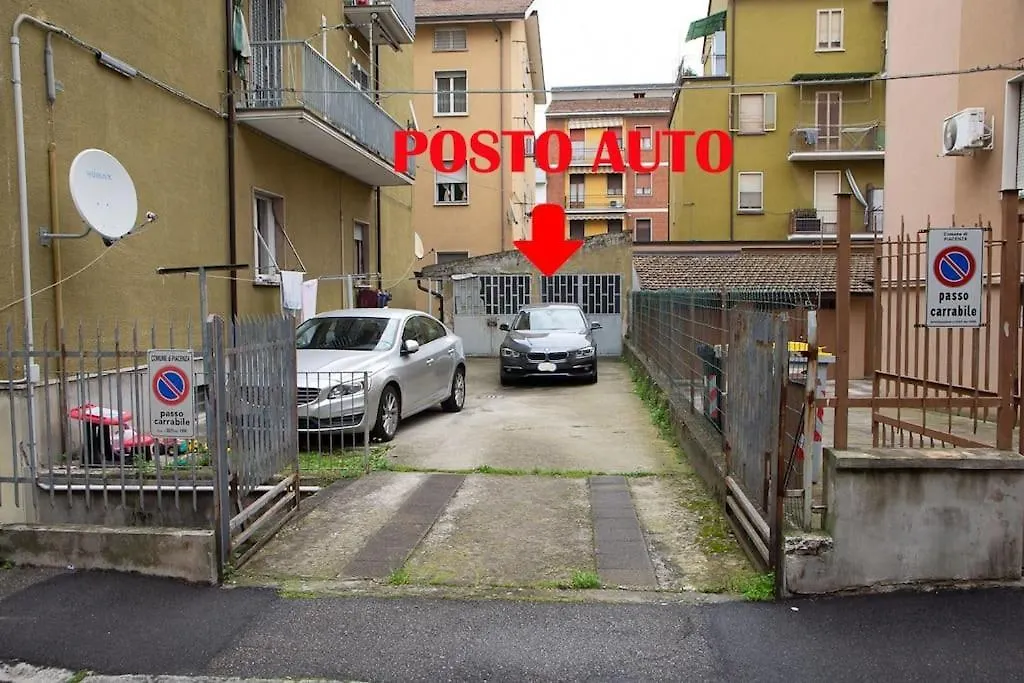 Appartamento Grazioso Con Parcheggio Privato 피아첸차 아파트