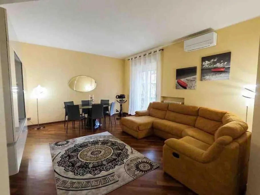 Appartamento Grazioso Con Parcheggio Privato 피아첸차